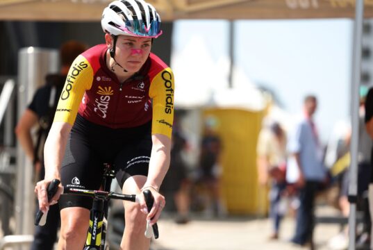 Volta Feminina aos Pirenéus: Martina Alzini vence o sprint na etapa 1