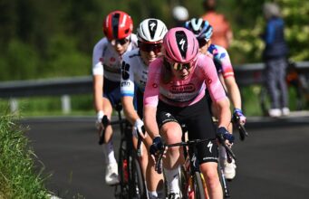 ‘Hoje o dia está ótimo. Mas também foi um dia difícil’ – Anna Van der Breggen defende o Giro Women GC como líder da etapa nas montanhas Dolomitas