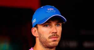 Por que afirmam que ele não excedeu o limite de velocidade no pit lane?