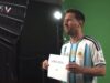 A seleção argentina filmou os gráficos para a TV da Copa do Mundo com Messi, muitas piscadas e um “ator” Scaloni