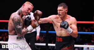 Chris Blum-Smith x Ryan Rosicky: A Grã-Bretanha consegue uma vitória por paralisação na estreia do Zaffa Boxing no Reino Unido.