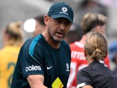 O técnico de futebol Tony Popovic está satisfeito com a resposta contra a Suíça após outro início lento