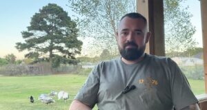 Acusação de assassinato de Aaron As acusações de Spencer foram rejeitadas. Depois de perder imagens da câmera do painel do carro