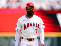 Jo Adell permite um home run de cabeça: como o infeliz erro do Angels OF acaba em Jose Canseco