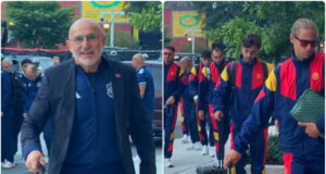 Chegando à Espanha após o jogo do Puebla: rostos sonhadores e uma mensagem de de la Fuente