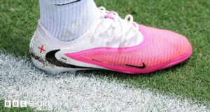 Chuteiras rosa na Copa do Mundo: Por que os jogadores de futebol usam chuteiras rosa na Copa do Mundo?