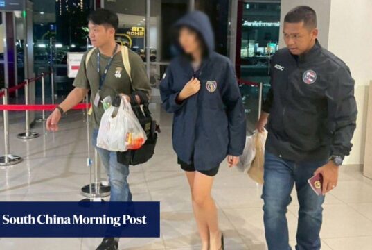 Golpistas se passando por policiais em Hong Kong fraudaram 42 milhões de estudantes do continente.