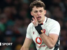 Louie Hennessy: Centro de Bath perderá os Jogos de Verão do País de Gales devido a uma lesão no ombro