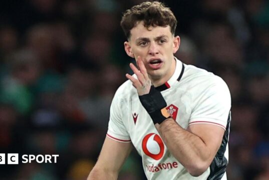 Louie Hennessy: Centro de Bath perderá os Jogos de Verão do País de Gales devido a uma lesão no ombro