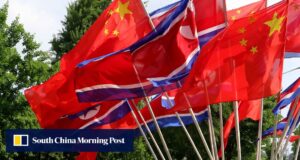 O chinês Xi Jinping chegou à Coreia do Norte depois de saudar a amizade eterna.