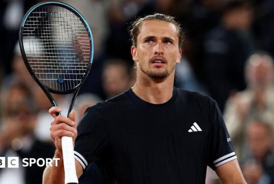 Resultados do Aberto da França de 2026: Alexander Zverev vence Rafael Joder e chega às semifinais