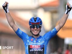 Giro d’Italia feminino 2026: Demi Vollring vence na fase final para completar a trilogia do Grand Tour