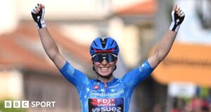 Giro d’Italia feminino 2026: Demi Vollring vence na fase final para completar a trilogia do Grand Tour
