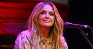 Carly Pearce revela pior medo após diagnóstico de doença cardíaca crônica