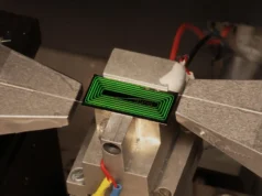 Após 20 anos, os cientistas finalmente colocaram um poderoso laser em um chip