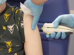 Vacina universal contra coronavírus projetada por IA passa no primeiro teste em humanos