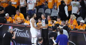 NBA se concentra em dois fãs por causa da interação obscena de Jalen Brunson