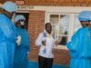 Os profissionais de saúde no centro do surto de Ébola no Congo trabalham com poucos salários e descanso