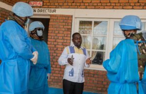 Os profissionais de saúde no centro do surto de Ébola no Congo trabalham com poucos salários e descanso