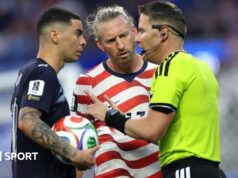 Copa do Mundo de 2026: VAR faz história de ‘identidade equivocada’ enquanto cartão estranho deixa torcedores confusos