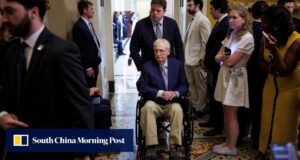 O senador americano Mitch McConnell foi hospitalizado pela segunda vez este ano, disse o porta-voz.