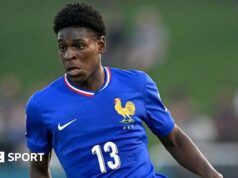 Notícias sobre transferência do Arsenal: Gunners vinculados ao zagueiro do PSG Emmanuel Mbemba