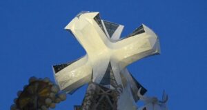 Sagrada Família: 24 raios de luz para a Cruz, com LEDs economizando 845kg de Co2 – Notícias