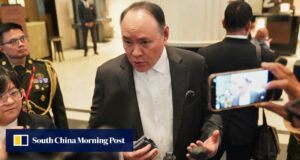 A proibição imposta pela China ao chefe da defesa filipino e à sua família é vista como um sinal de alerta para Manila.