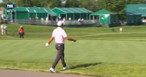 Scheffler coloca o caddie no spray o tempo todo