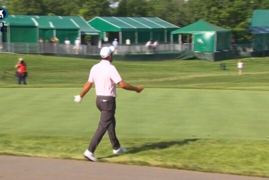 Scheffler coloca o caddie no spray o tempo todo