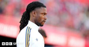 O francês Eduardo Kamavanga está indo para Harvard depois de ser eliminado da Copa do Mundo.