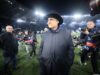Lotito estendeu um ramo de oliveira, os torcedores da Lazio responderam: “É tarde demais”