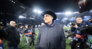 Lotito estendeu um ramo de oliveira, os torcedores da Lazio responderam: “É tarde demais”