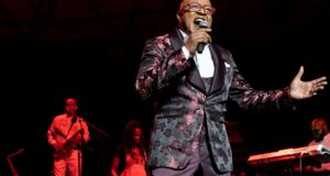 Peabo Bryson, cantor conhecido pelos sucessos da Disney “A Bela e a Fera” e “A Whole New World”, morre aos 75 anos