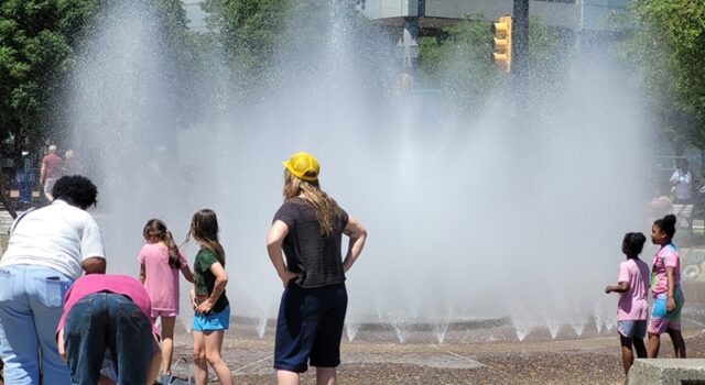 grand-floral-parade-salmon-street-fountain-generic-heat-a-06072025.jpg