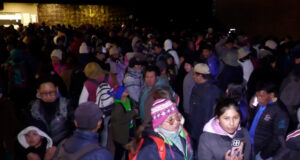 La Paz, centenas de moradores em fila para comprar comida barata | Protesto