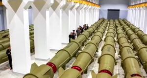 Kim Jong Un, da Coreia do Norte, inspeciona armas em uma fábrica de armas | Kim Jong Un