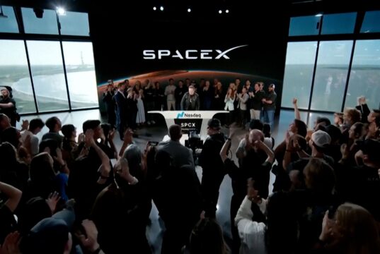 Musk se torna o primeiro bilionário com a estreia da SpaceX na Nasdaq | Feed de notícias