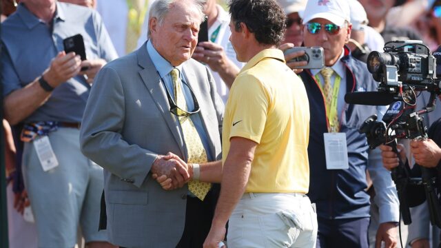 jack-nicklaus-shakes-hands-rory-1085367739.jpg