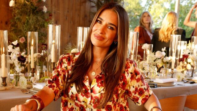 jessie-james-decker-floral-table.jpeg