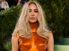 Kim Kardashian posta fotos de biquínis, primeira foto de casal com Lewis Hamilton
