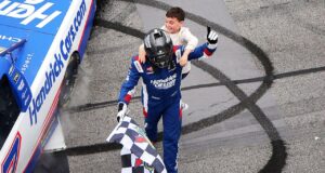 O filho de Kyle Busch retorna às corridas após o serviço memorial do pai