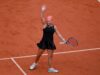 O russo Shnaider, 25º do ranking, perdeu para o número um do mundo, Sabalenka, e chegou às semifinais