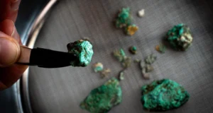 Um dente de criança e estranhas pedras verdes revelam um mistério de 5.500 anos