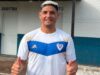 Maxi Salas voltou ao clube de infância e treinou sob uma arquibancada com seu nome