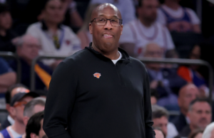 Mike Brown foi vítima da prática de tiros da NBA e depois se tornou sua maior história de sucesso.
