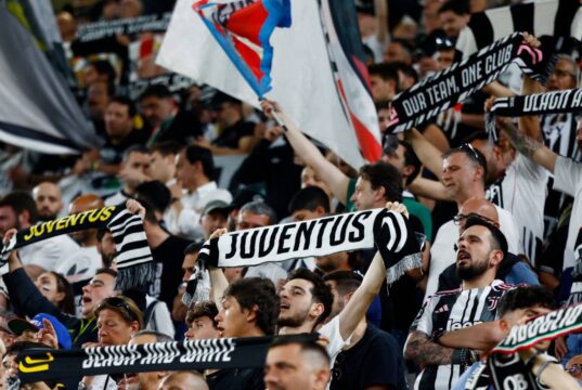 A estrela de £ 40 milhões deve assinar pela Juventus antes de ser oferecida ao Everton e ao Leeds