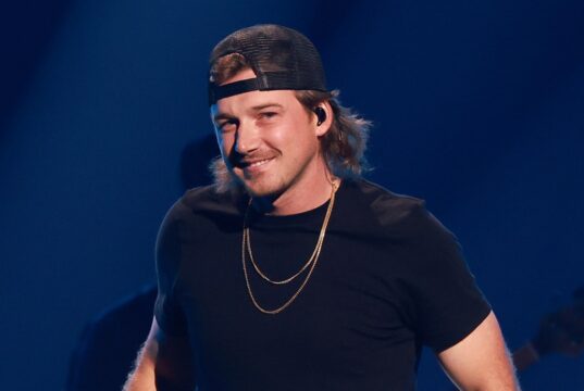 Morgan Wallen fez uma atualização sobre o piano depois de destruí-lo no palco em Denver