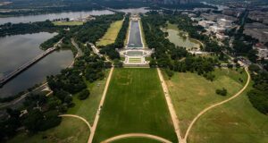 Gigante ’86 47′ aparece na grama do National Mall: o que saber
