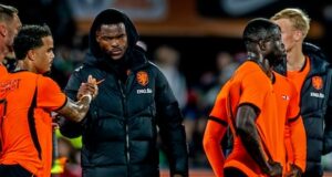 Podcast de futebol | ‘Já houve uma carreira melhor do que Denzel Dumfries’?